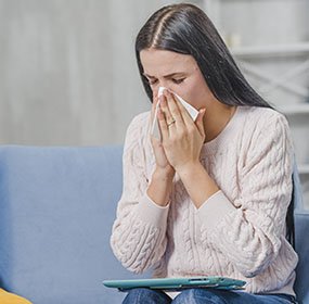 Nariz a pingar, arrepios: é gripe ou uma desagradável constipação?